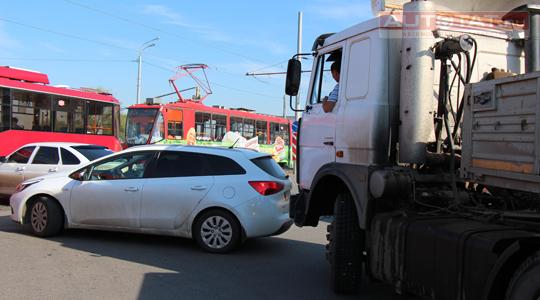 �������